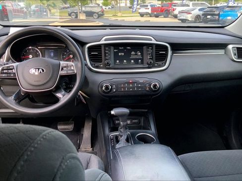 Used 2019 Kia Sorento L FWD image 10