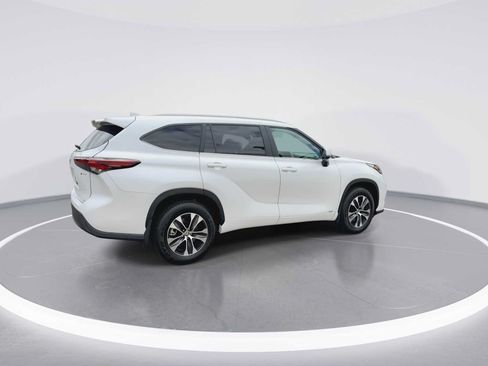 Certified 2026 Toyota Highlander XLE AWD/4WD image 8