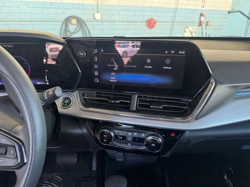 Used 2025 Chevrolet Trax LT image 18