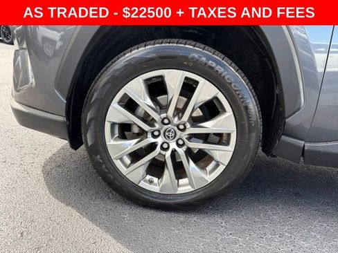 Used 2019 Toyota RAV4 XLE Premium FWD image 9