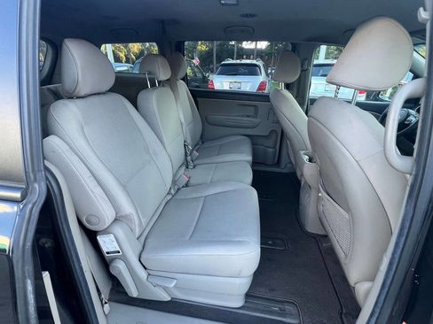 Used 2019 Kia Sedona LX image 11