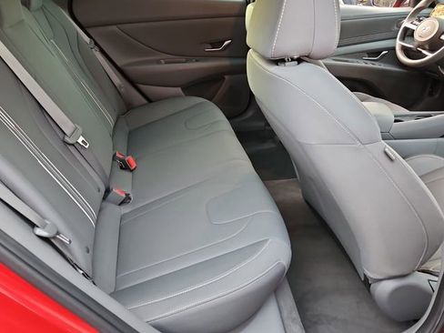 Used 2023 Hyundai Elantra SEL w/ Convenience Package image 16