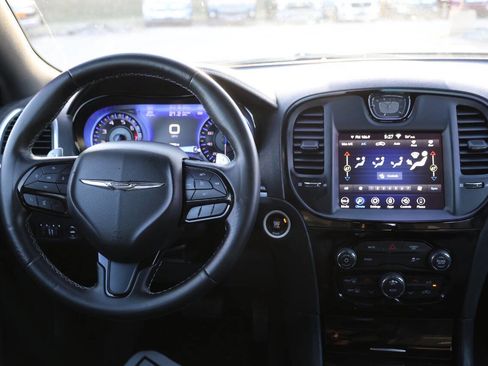 Used 2020 Chrysler 300 S image 22