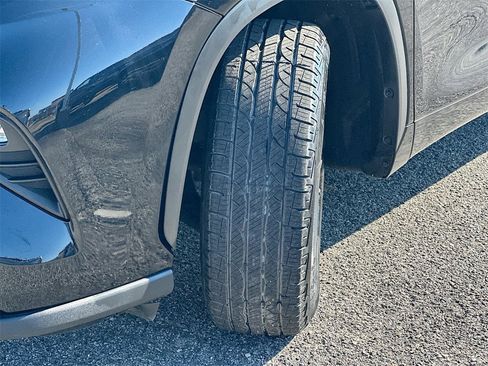 Used 2020 Toyota Highlander XLE image 25