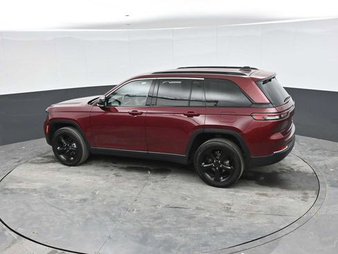Used 2022 Jeep Grand Cherokee Altitude AWD/4WD image 31
