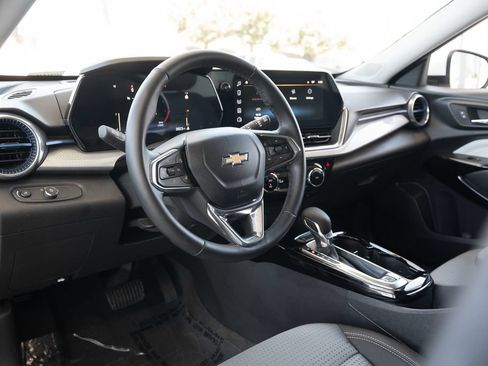 Used 2026 Chevrolet Trax LT w/ Driver Confidence Package FWD image 19