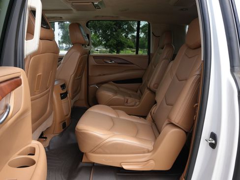 Used 2016 Cadillac Escalade ESV Platinum AWD/4WD image 16