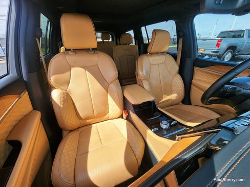 Used 2025 Jeep Grand Cherokee L Summit image 36