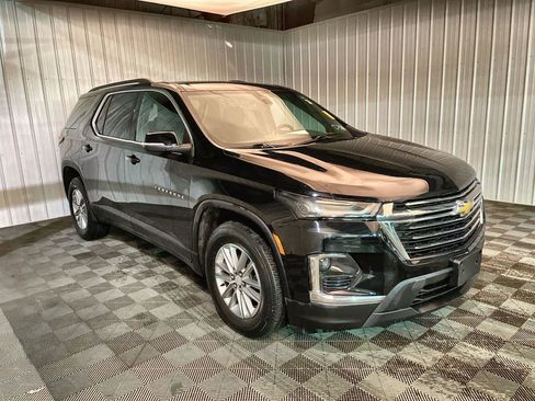 Used 2023 Chevrolet Traverse LT image 2