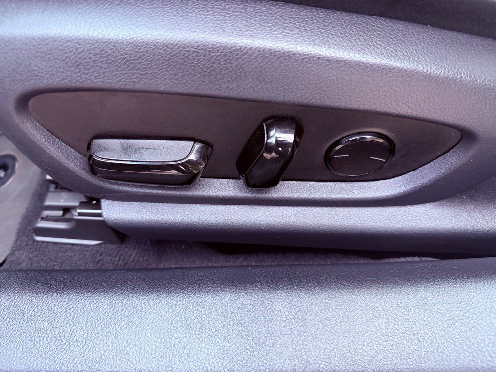 Certified 2025 Lexus ES 300h w/ Premium Package FWD image 18