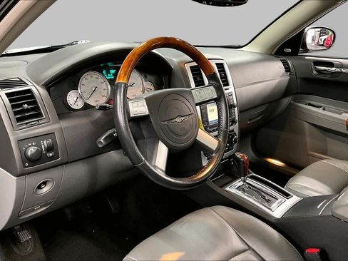 Used 2005 Chrysler 300 C w/ Navigation & Sound Group II RWD image 17