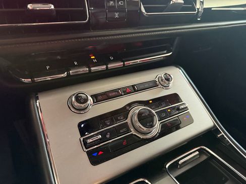 Used 2022 Lincoln Aviator AWD w/ Premium Package image 12