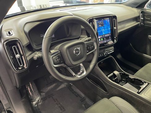 Used 2023 Volvo XC40 Recharge Ultimate AWD/4WD image 24