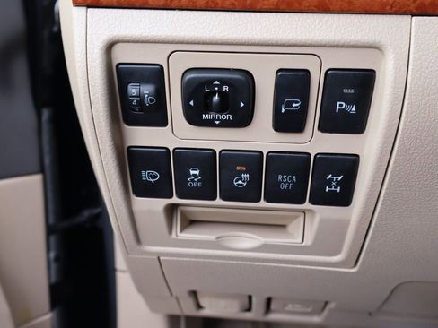 Used 2013 Toyota Land Cruiser image 15