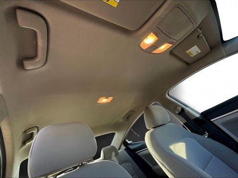 Used 2020 Hyundai Elantra SEL image 17