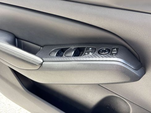 Used 2025 Nissan Altima 2.5 SV FWD image 18