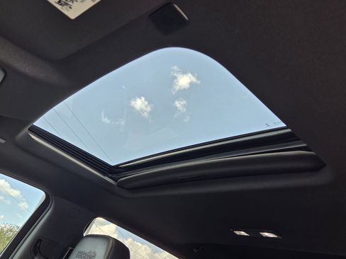 Used 2022 Chevrolet Silverado 1500 High Country w/ Technology Package image 13