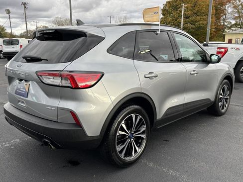 Certified 2022 Ford Escape SE w/ SE Sport Appearance Package image 8
