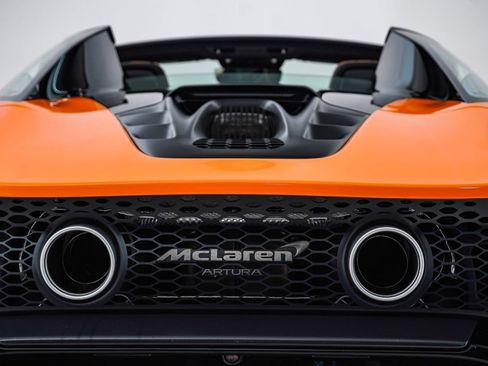 Used 2026 McLaren Artura Spider RWD image 17