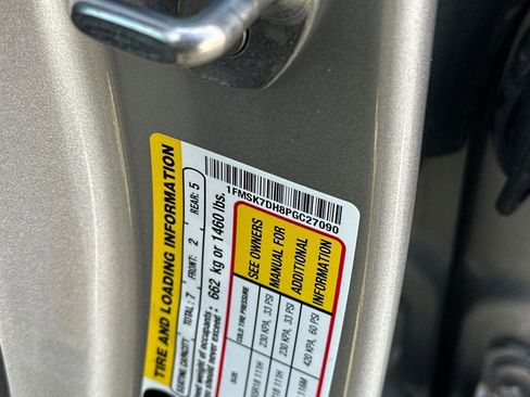 Used 2023 Ford Explorer XLT image 38