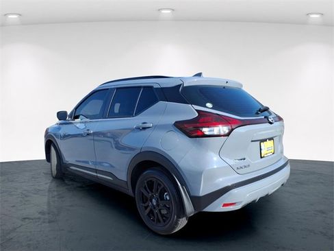Used 2023 Nissan Kicks SR w/ SR Premium Package image 12