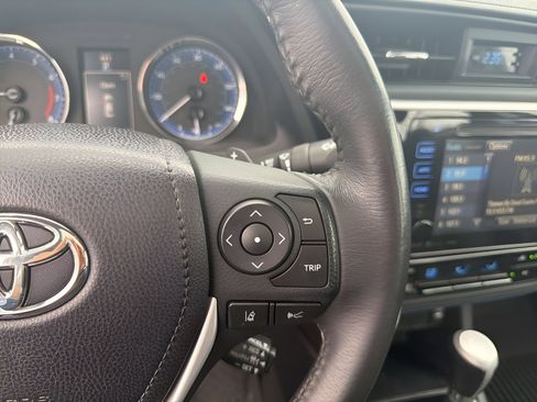 Used 2018 Toyota Corolla SE w/ SE Premium Package FWD image 15