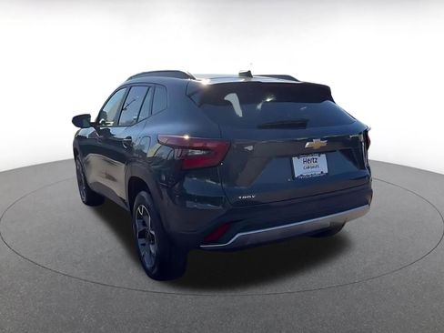 Used 2025 Chevrolet Trax LT w/ LT Convenience Package image 11