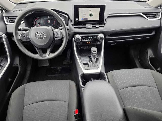 Used 2025 Toyota RAV4 XLE AWD/4WD image 18