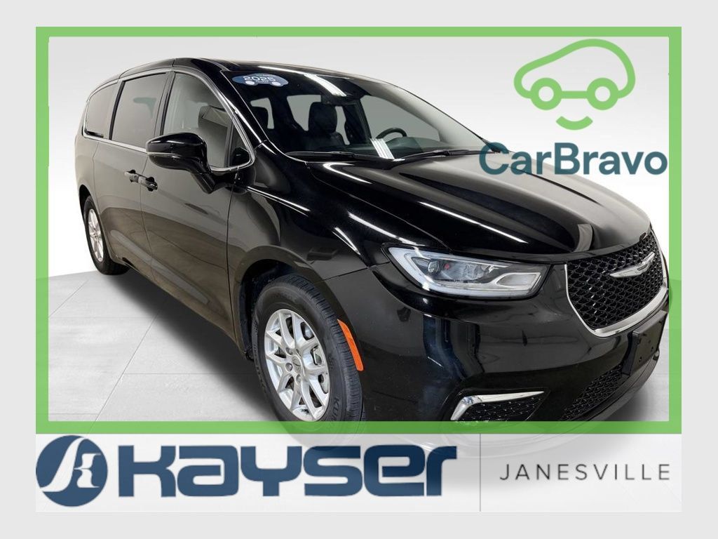 Used 2025 Chrysler Pacifica Select FWD image 1