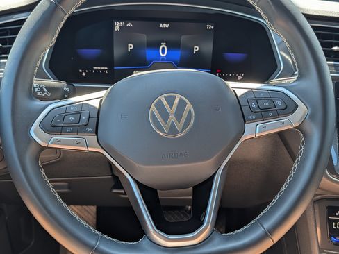 Used 2022 Volkswagen Tiguan SE AWD/4WD image 25