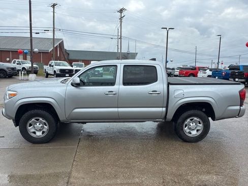 Used 2022 Toyota Tacoma SR image 4