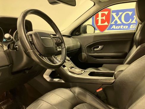 Used 2018 Land Rover Range Rover Evoque SE image 12