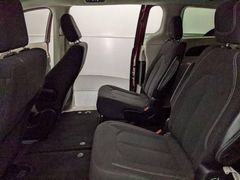 Used 2023 Chrysler Voyager LX FWD image 18