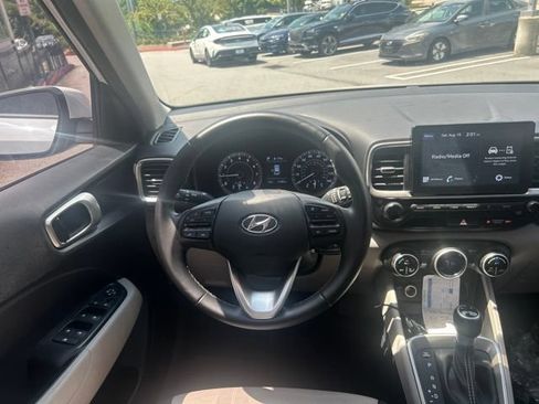 Used 2021 Hyundai Venue SEL FWD image 9