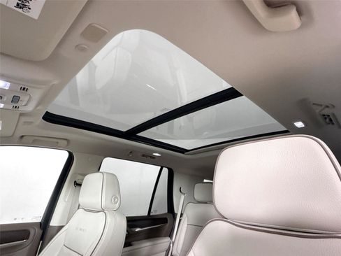 Used 2024 GMC Yukon Denali AWD/4WD image 6