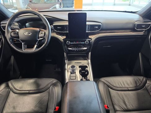 Used 2023 Ford Explorer Platinum w/ Technology Package AWD/4WD image 31