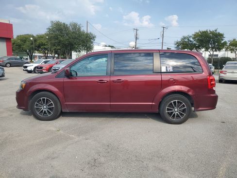 Used 2018 Dodge Grand Caravan SE FWD image 3