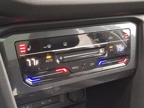 Used 2022 Volkswagen Tiguan SE w/ Panoramic Sunroof Package image 16