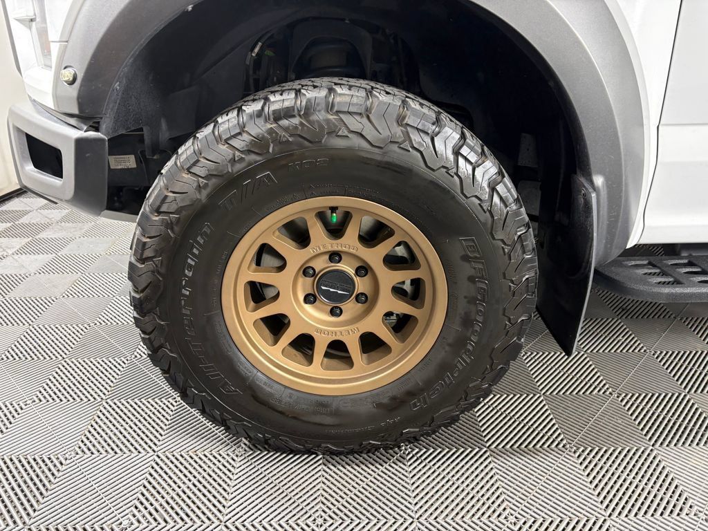 Used 2019 Ford F150 Raptor w/ Equipment Group 802A Luxury AWD/4WD image 11