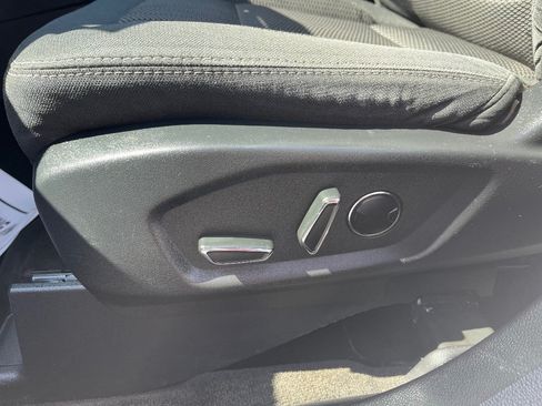 Used 2016 Ford Explorer XLT AWD/4WD image 25