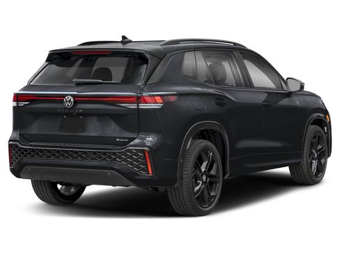 New 2026 Volkswagen Tiguan SE R-Line image 3