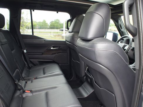 Used 2024 Lexus GX 550 w/ Accessory Package (31) AWD/4WD image 22