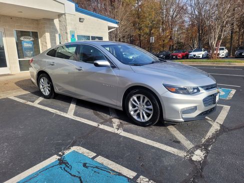 Used 2016 Chevrolet Malibu LT image 10