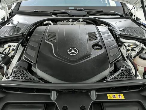 Used 2022 Mercedes-Benz S 580 4MATIC Sedan w/ AMG Line Package image 12