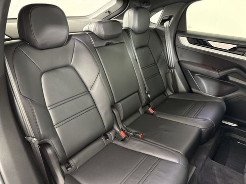 Certified 2024 Porsche Cayenne Coupe AWD/4WD image 22