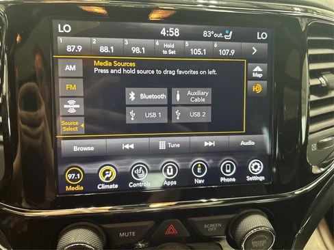 Used 2021 Jeep Grand Cherokee Overland AWD/4WD image 35