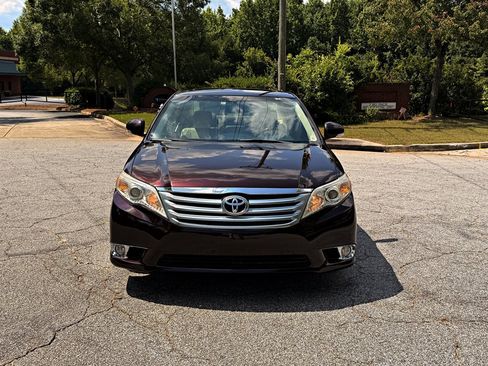 Used 2011 Toyota Avalon Limited FWD image 2