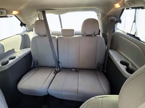 Used 2020 Toyota Sienna XLE AWD/4WD image 10