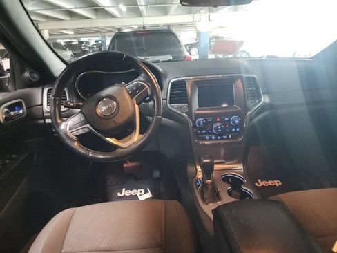Used 2018 Jeep Grand Cherokee Laredo AWD/4WD image 5