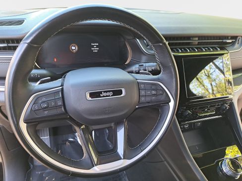 Used 2022 Jeep Grand Cherokee Altitude image 16